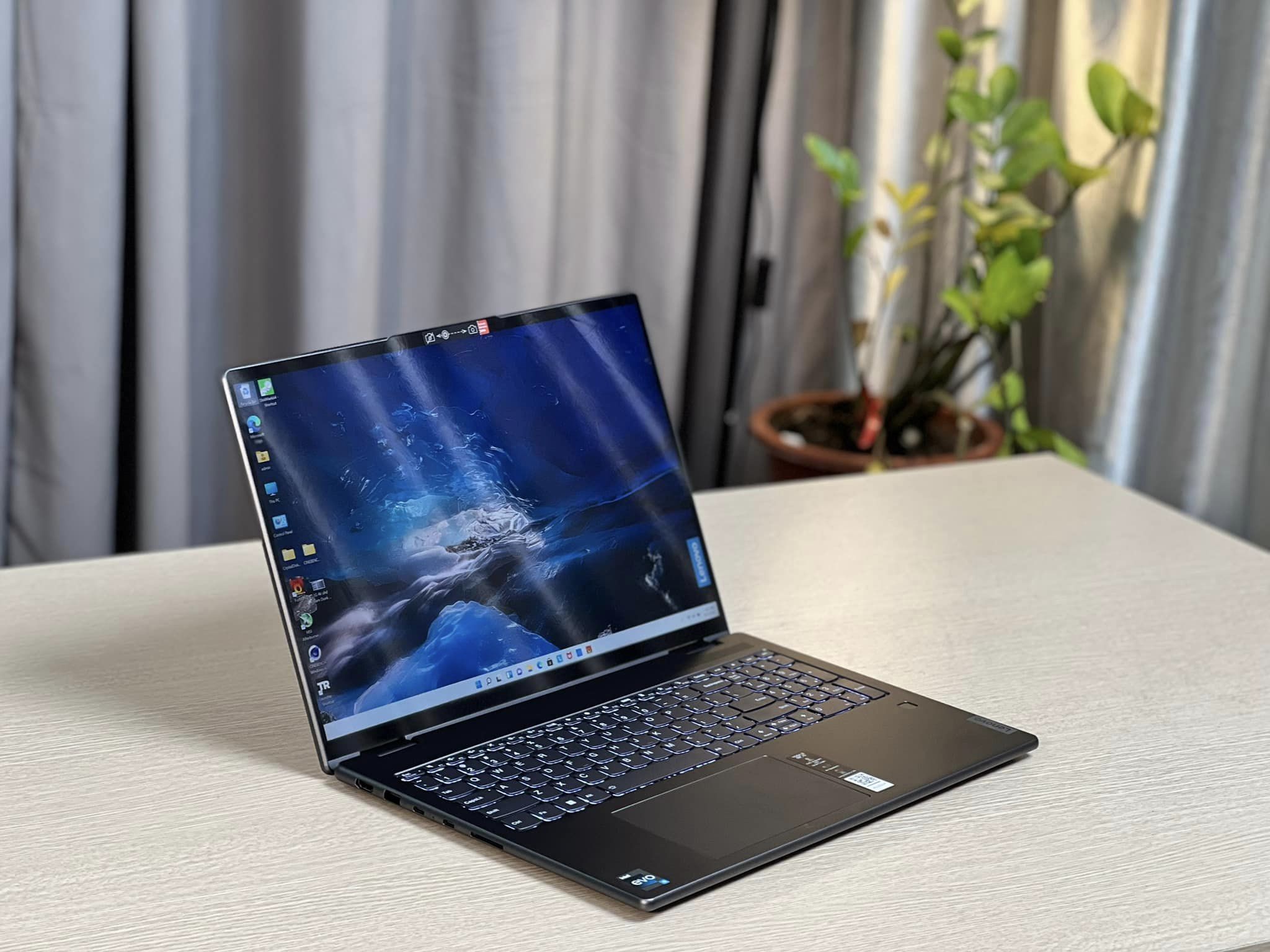 Laptop Lenovo Yoga 7i 16 inch 2022-2.jpeg